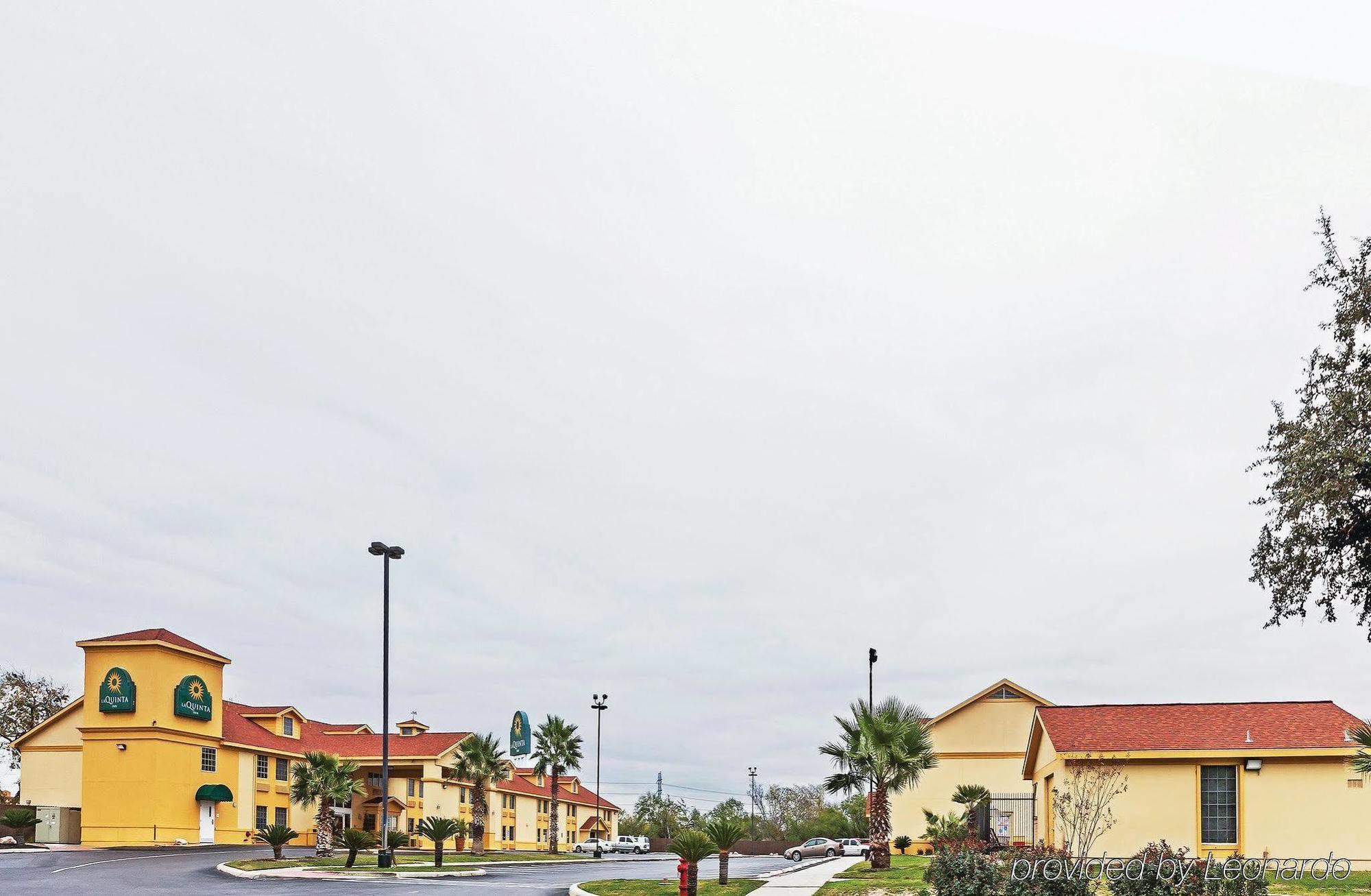 La Quinta Inn By Wyndham San Antonio Brooks City Base Exterior photo