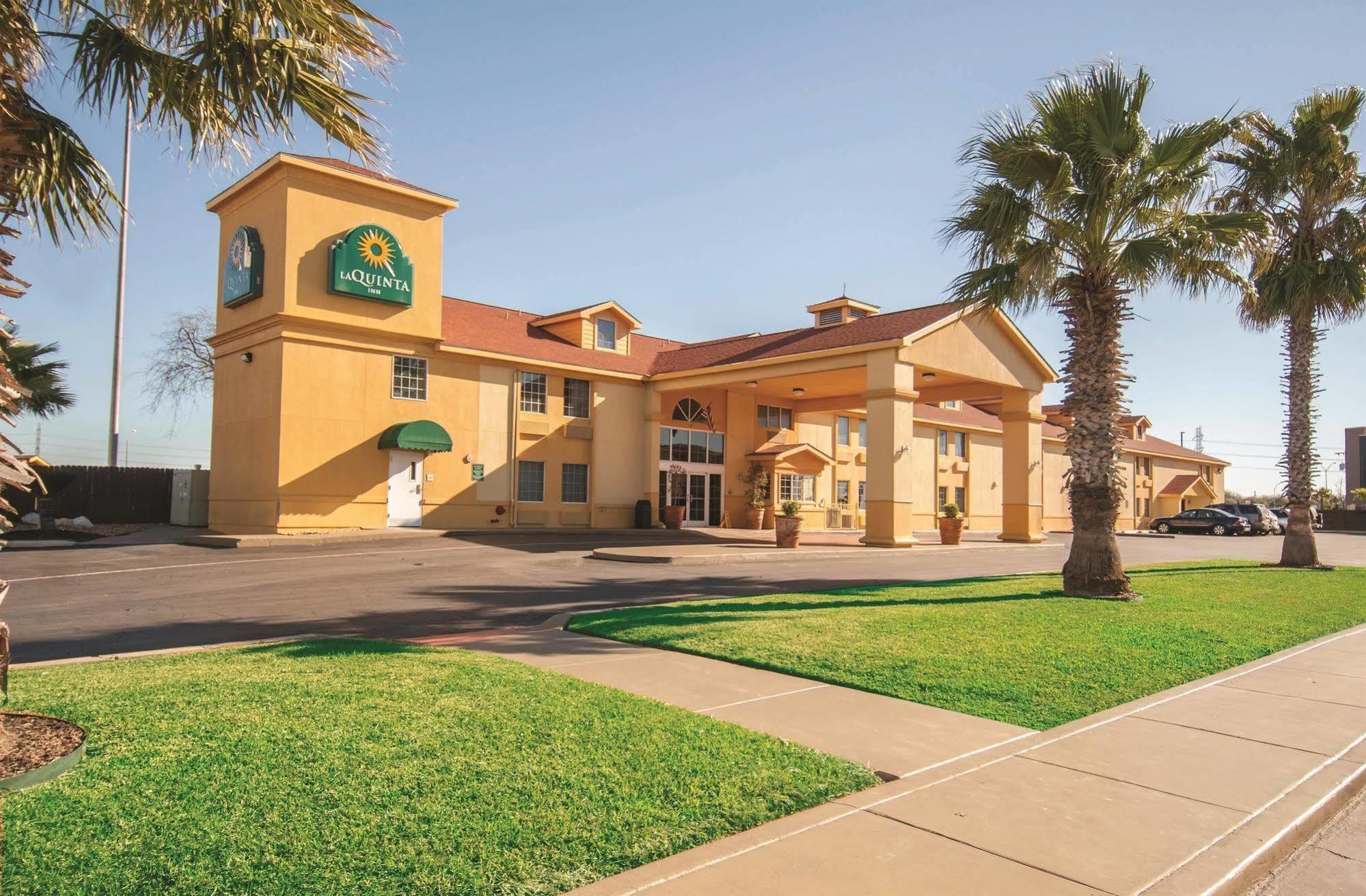 La Quinta Inn By Wyndham San Antonio Brooks City Base Exterior photo