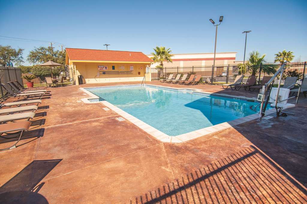 La Quinta Inn By Wyndham San Antonio Brooks City Base Facilities photo