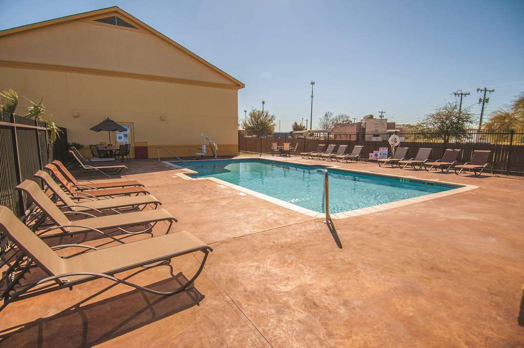 La Quinta Inn By Wyndham San Antonio Brooks City Base Facilities photo