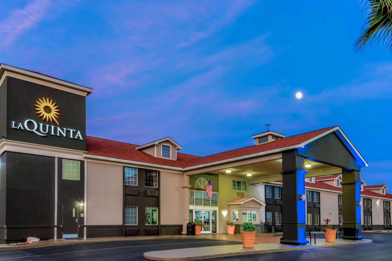 La Quinta Inn By Wyndham San Antonio Brooks City Base Exterior photo